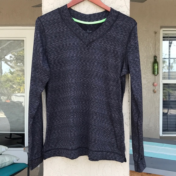 Cuddl Duds Tops - Cuddl Duds flex fit athletic long sleeve top.